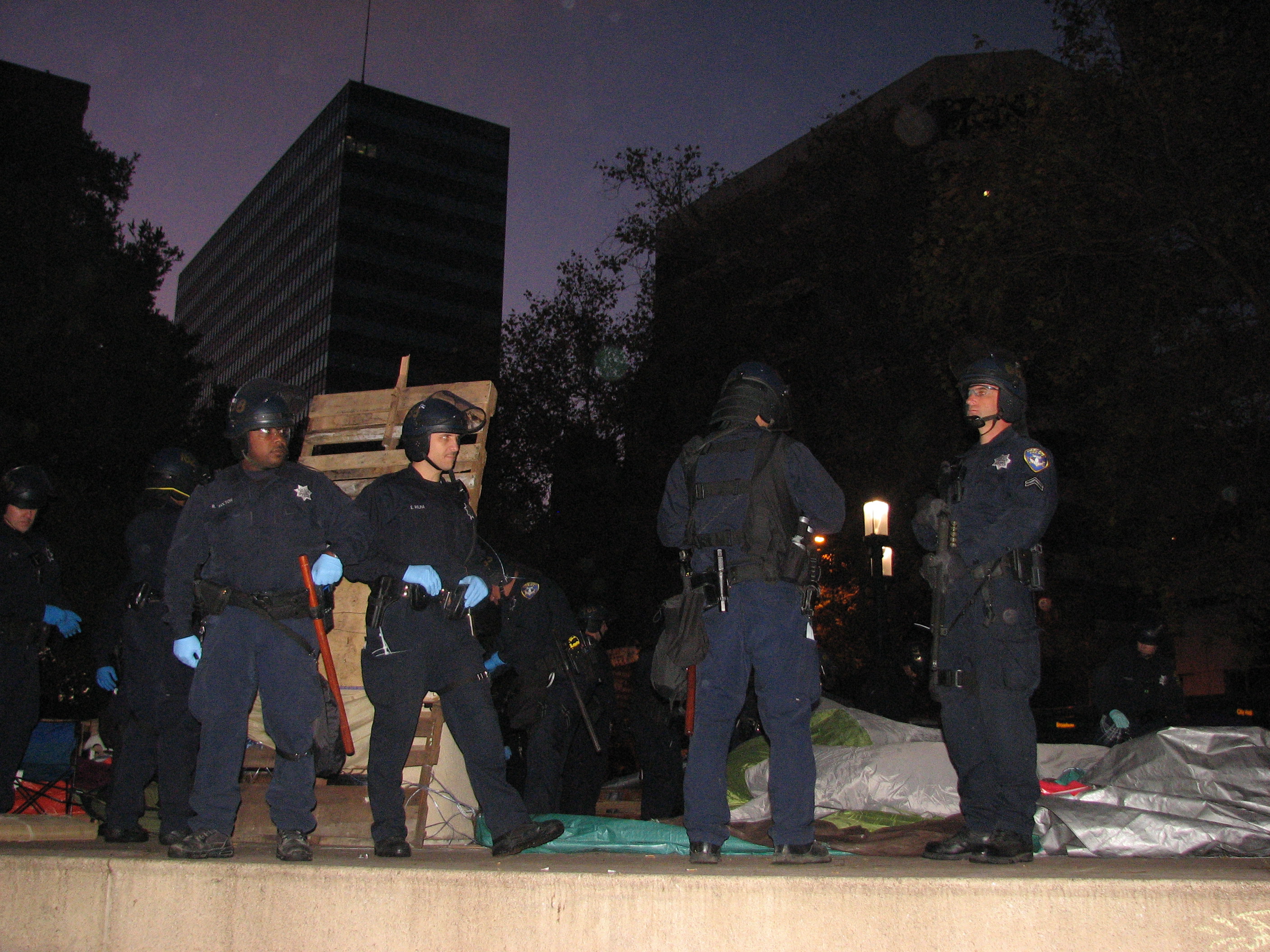 Police raid Occupy Oakland a second time (VIDEO)
