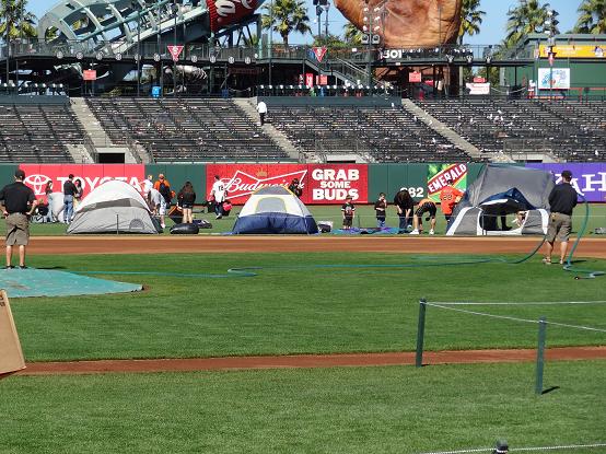 Giants fans and offense take a snooze at AT&T Park
