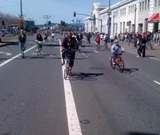 Oakland joins the car-free “ciclovia” movement